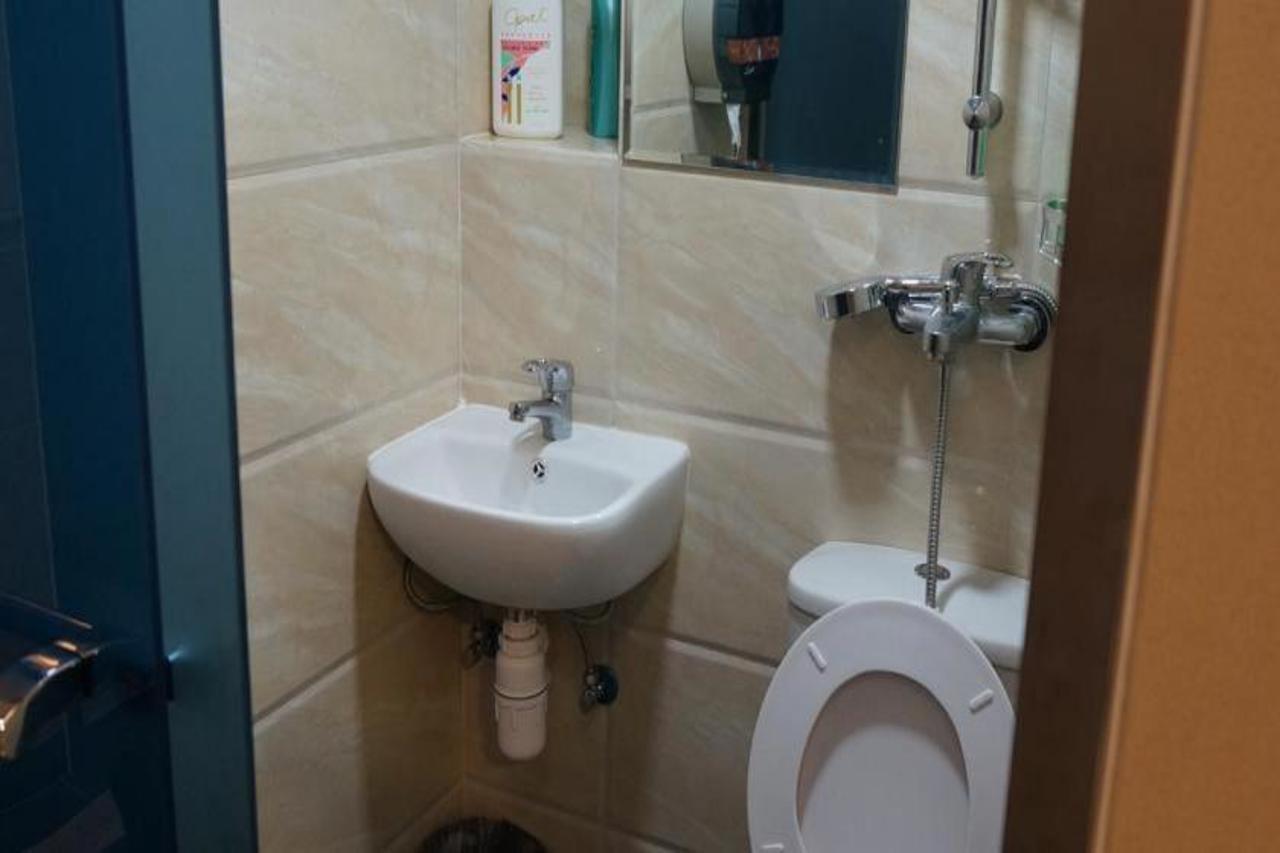 Prince Hotel Цзюлун Экстерьер фото