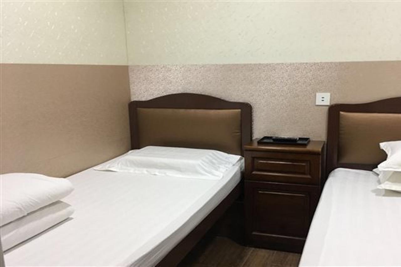 Prince Hotel Цзюлун Экстерьер фото