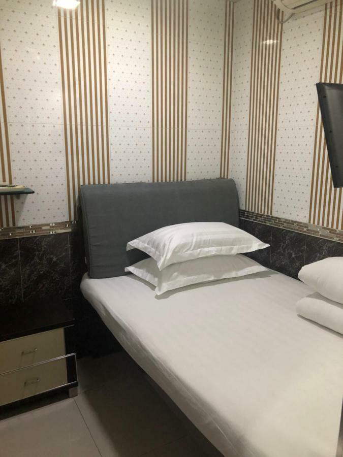 Prince Hotel Цзюлун Экстерьер фото